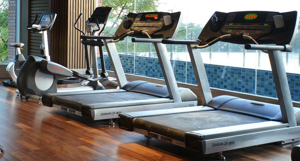 班加罗尔欢迎酒店 外观 照片 Treadmills in a gym