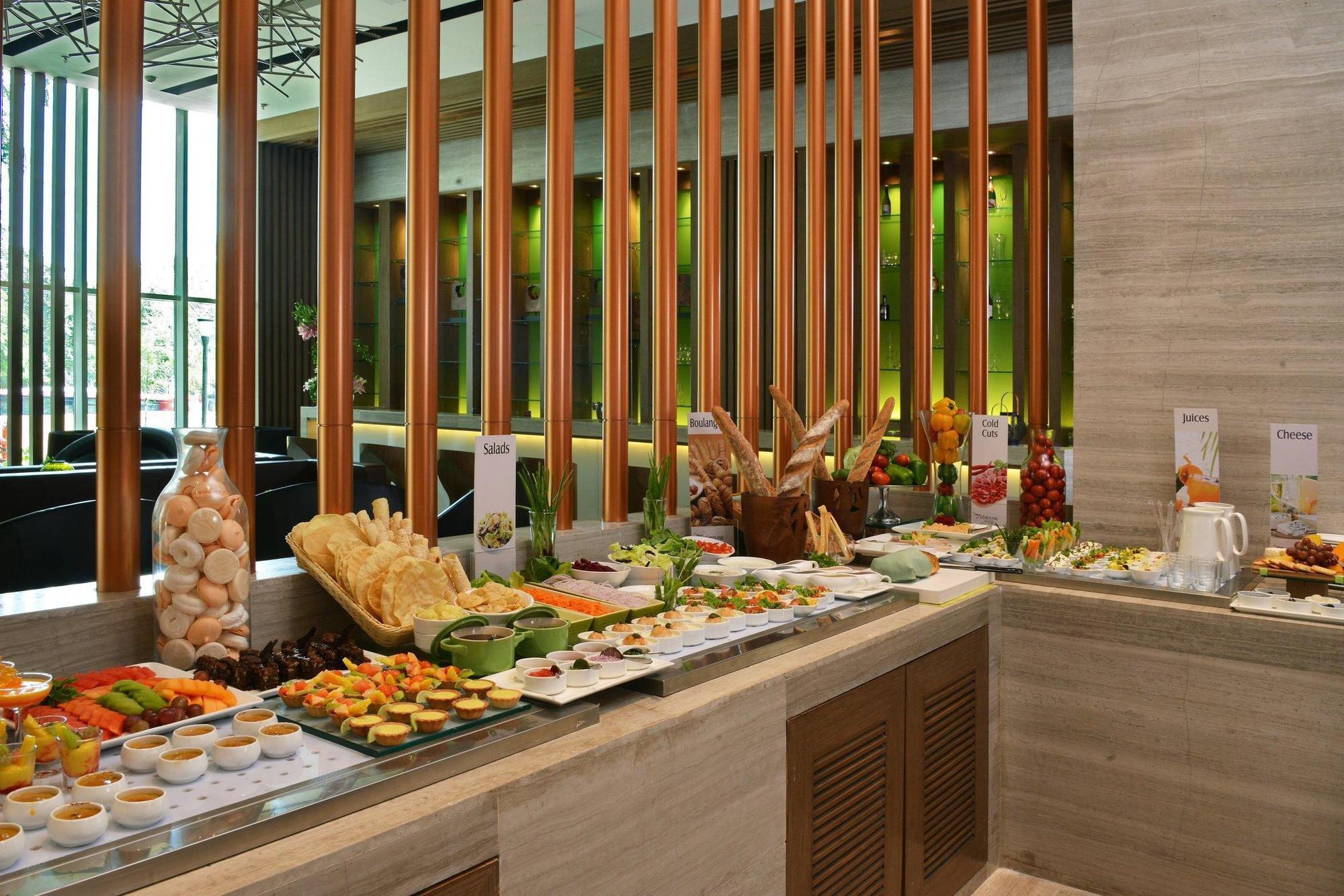 班加罗尔欢迎酒店 外观 照片 A buffet at a hotel